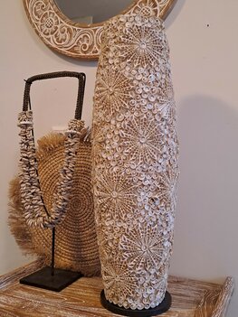 Schelpenlamp staand white