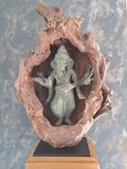 Bronzen beeld Ganesha in houtstronk.