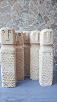 Stone man zandkleur kruis 25cm