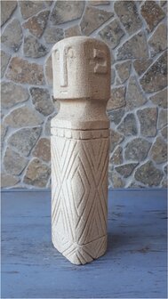Stone man zandkleur kruis 25cm