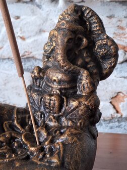 Wierookbrander Ganesha op hand