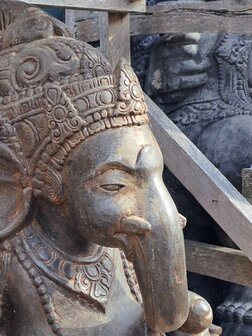 Ganesha Lavasteen bruin