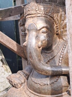 Ganesha Lavasteen bruin