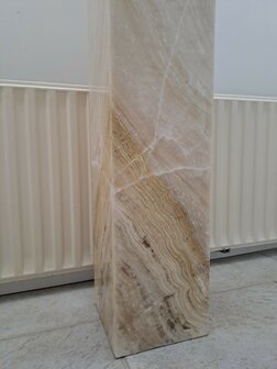 Onyx lamp B