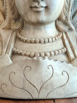Houtsnijwerk Quan Yin met schild