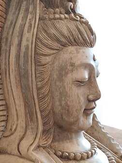 Houtsnijwerk Quan Yin met schild