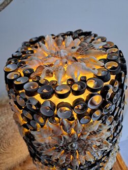 Schelpenlamp staand brown