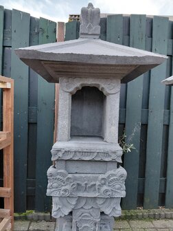 Tempel M met dak