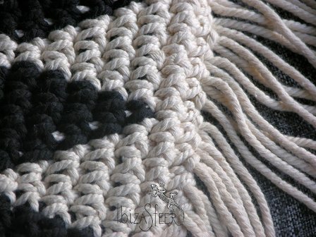Kussen macram&eacute; ecru-zwart