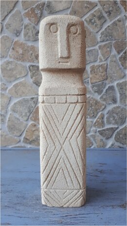Stone man zandkleur kruis 25cm