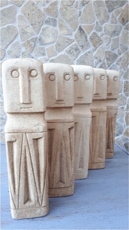Stone man zandkleur punt 25cm