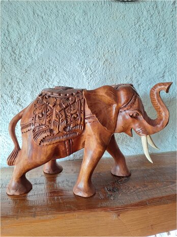 Houtsnijwerk olifant