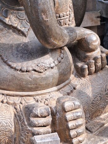Ganesha Lavasteen bruin