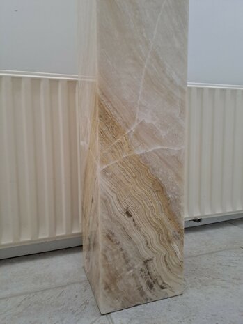 Onyx lamp B