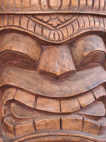 Tiki Totem Suar