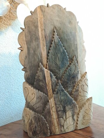 Houtsnijwerk Quan Yin met schild