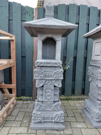 Tempel M met dak