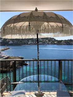 bali parasol op balkon