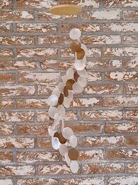 Hanger Capiz cascada wit/bruin